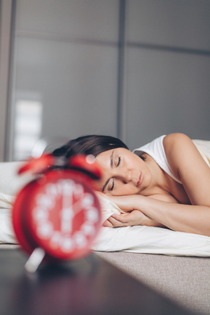 Melatonin Unveiled: Benefits, Dosage, and Myths in American Sleep Culture