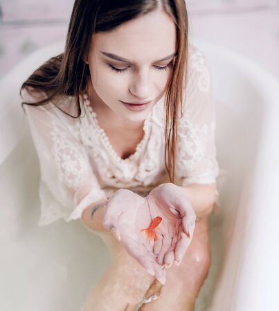 DIY Bath Soaks for Sensitive Skin: Soothing Recipes and Precautions